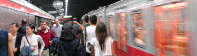 Immagine persone in metropolitana